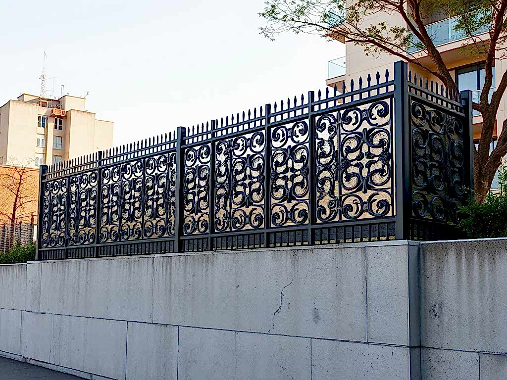 Ümraniye Duvar Üzeri Çit İmalatı