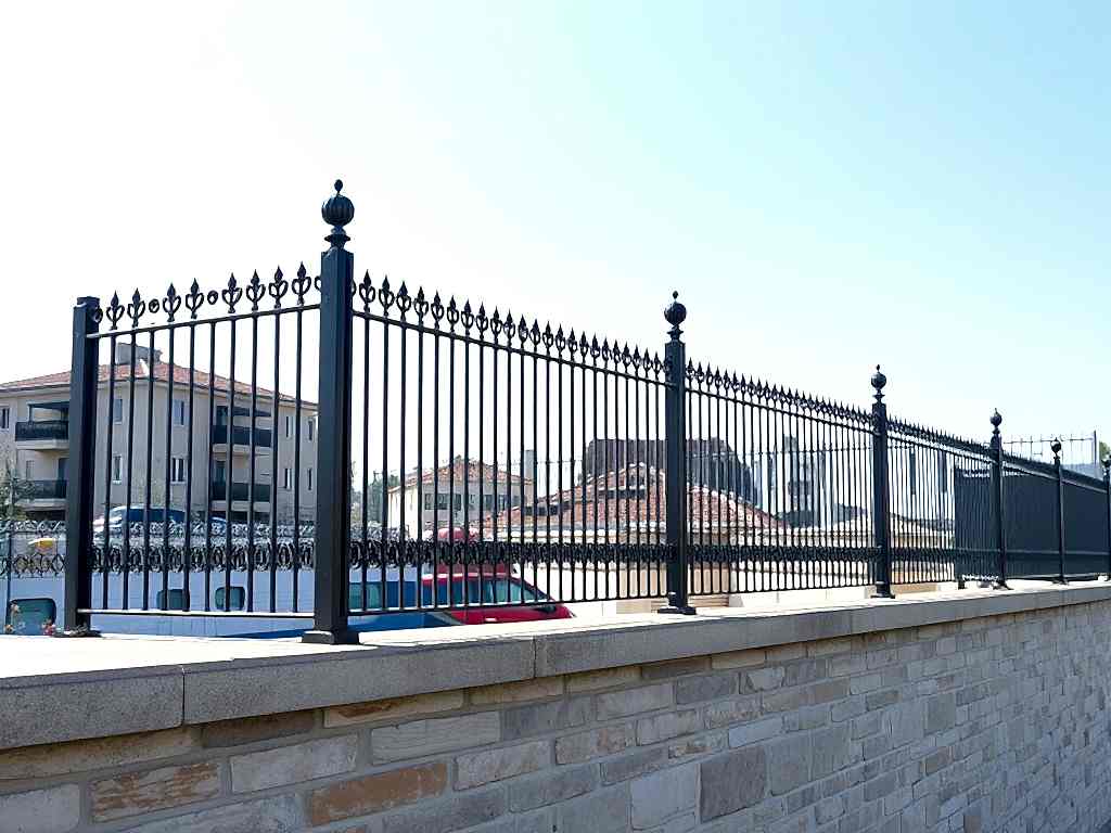 Zeytinburnu Duvar Üzeri Çit İmalatı